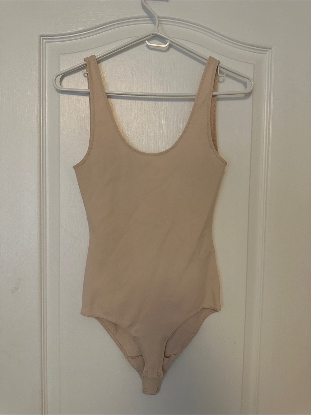 Wilfred Nude/Tan Scoop Neck Bodysuit